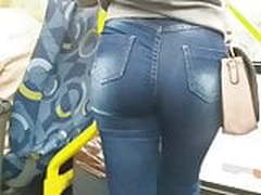 Novinha indo trabalhar Hot Clip | xvideosearch.com